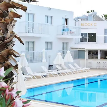 Pool View City Center 1br - * 圣纳帕