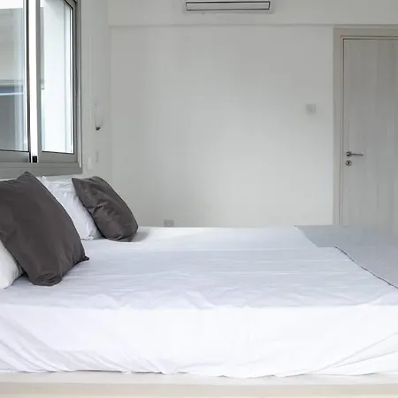 Pool View City Center 1br - * Ajia Napa